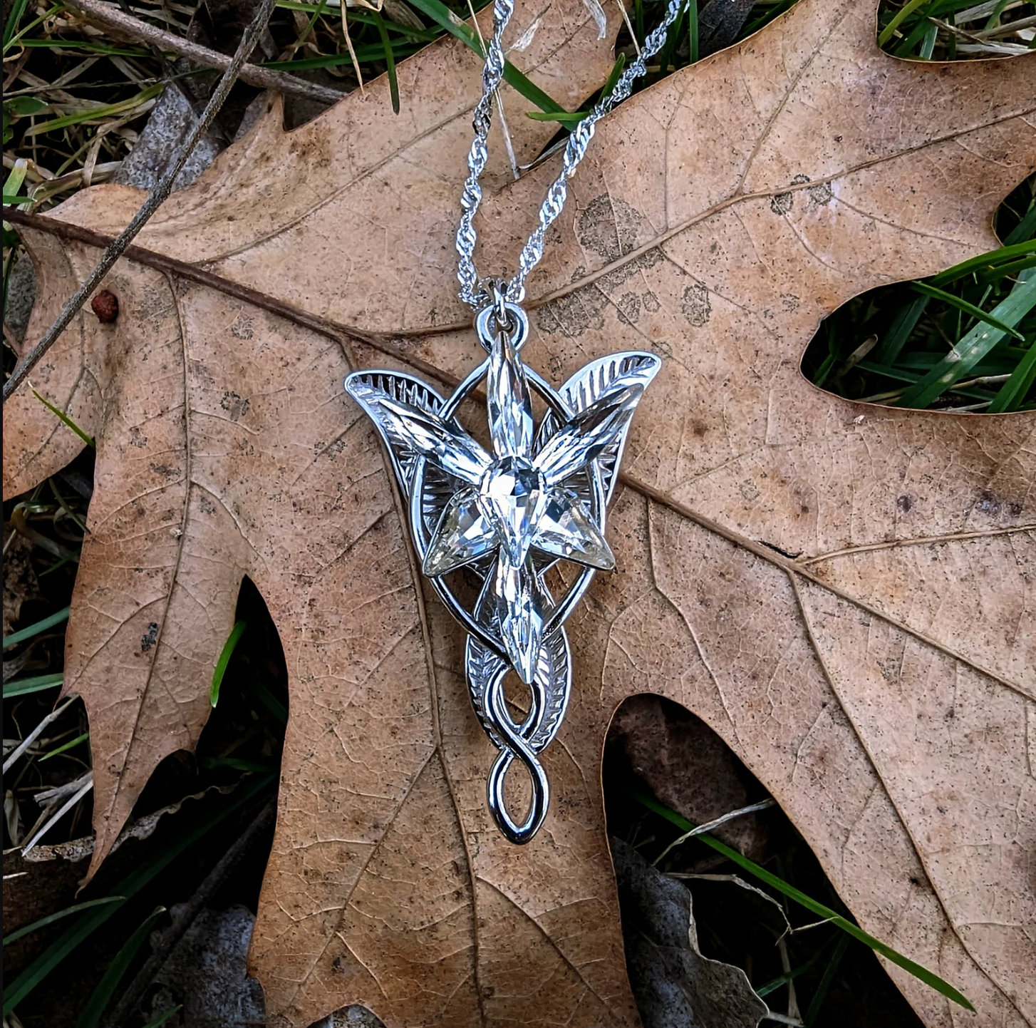 Elven necklace best sale lotr