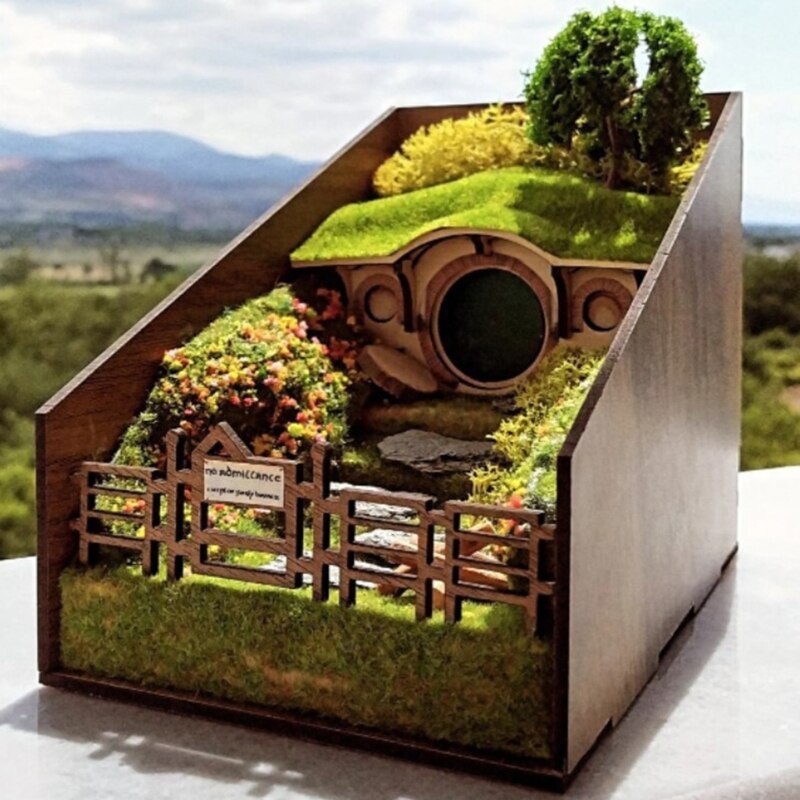 Hobbit outlet hole Book Nook | Diorama, Miniature, Lord of The Rings, One ring, Fantasy, Nerd