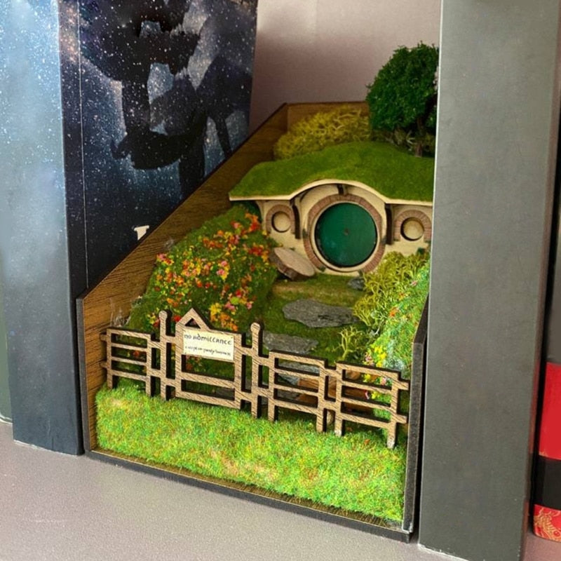 Lord of the Rings Inspired Booknook for Book Lovers, Bookshelf Diorama with  Wizard Hat and Staff, Fantasy Gift, Christmas Gift for Her